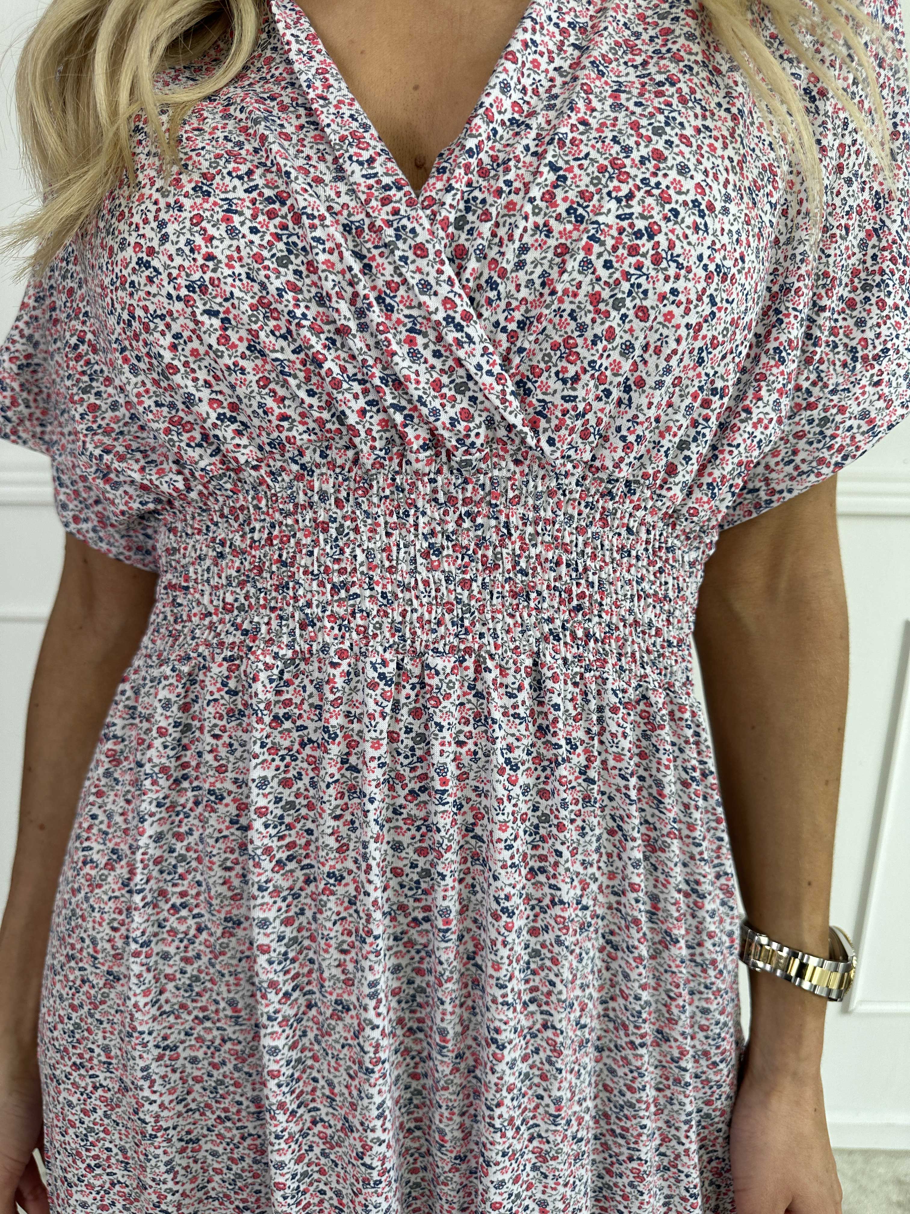 Maryam - Söt klänning i mjuk viskos med blomstermönster